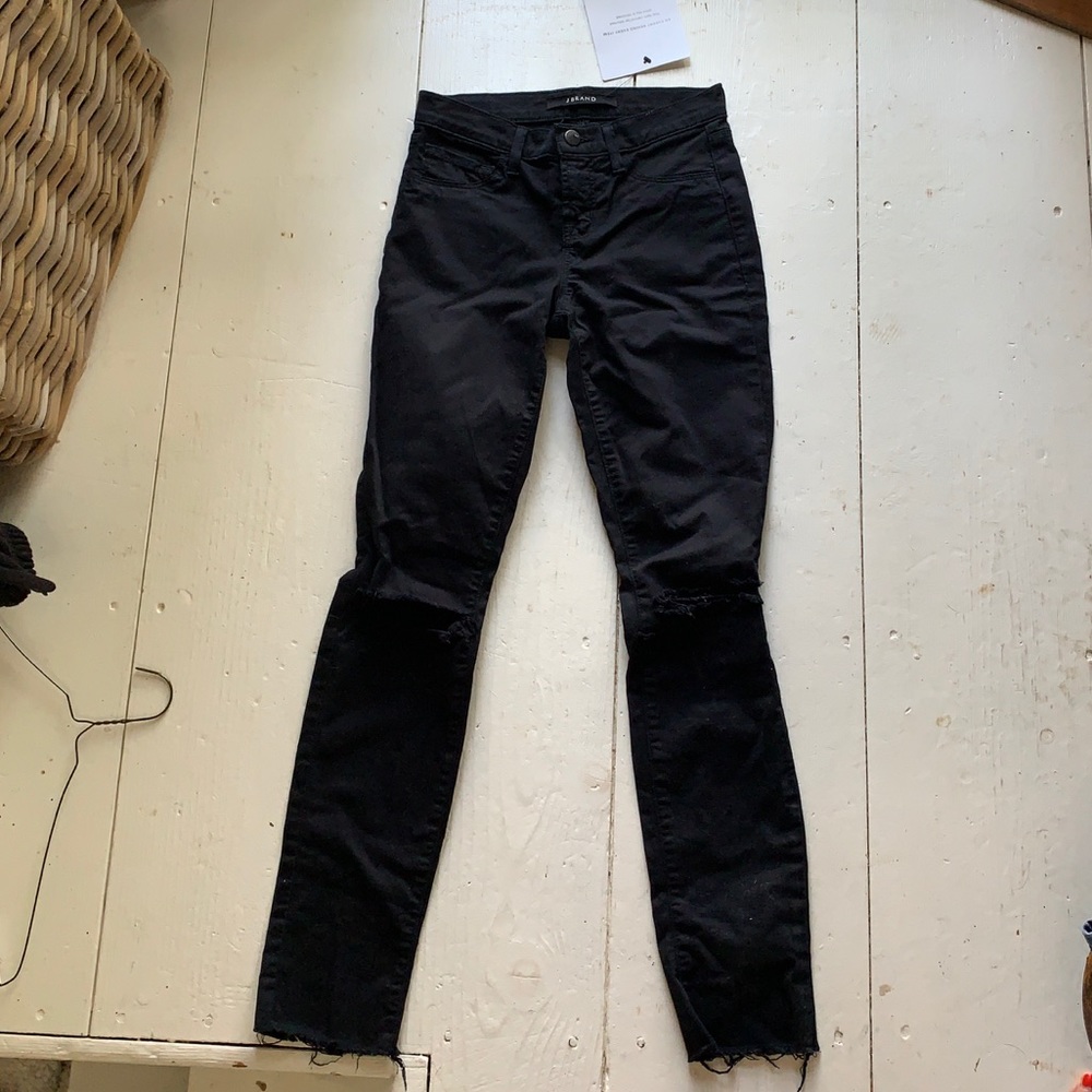 J BRAND SKINNY LEG BLACK RIPPED JEANS